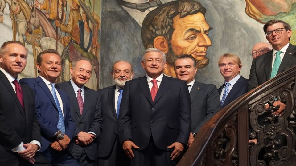 AMLO se reunió con empresarios mexicanos y estadounidenses en el Instituto Cultural Mexicano.