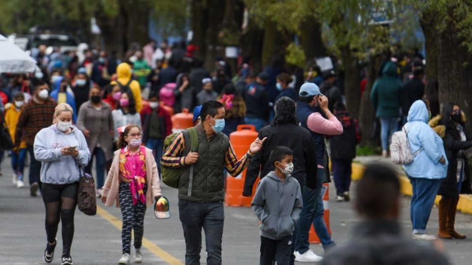 López-Gatell destacó que hay un leve registro en el número de hospitalizaciones y defunciones. FOTO: Cuartoscuro