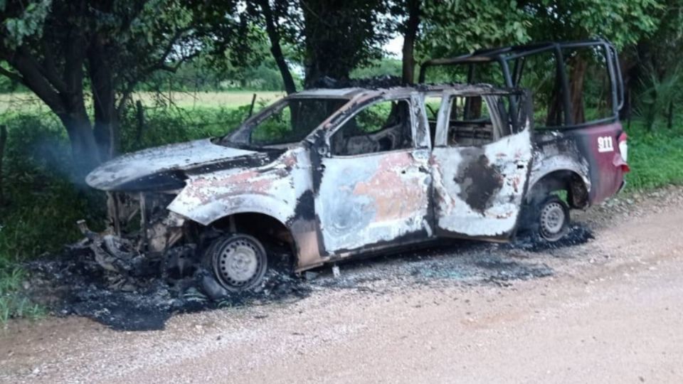 Los detenidos prendieron fuego a la patrulla de los policías que presuntamente asesinaron.