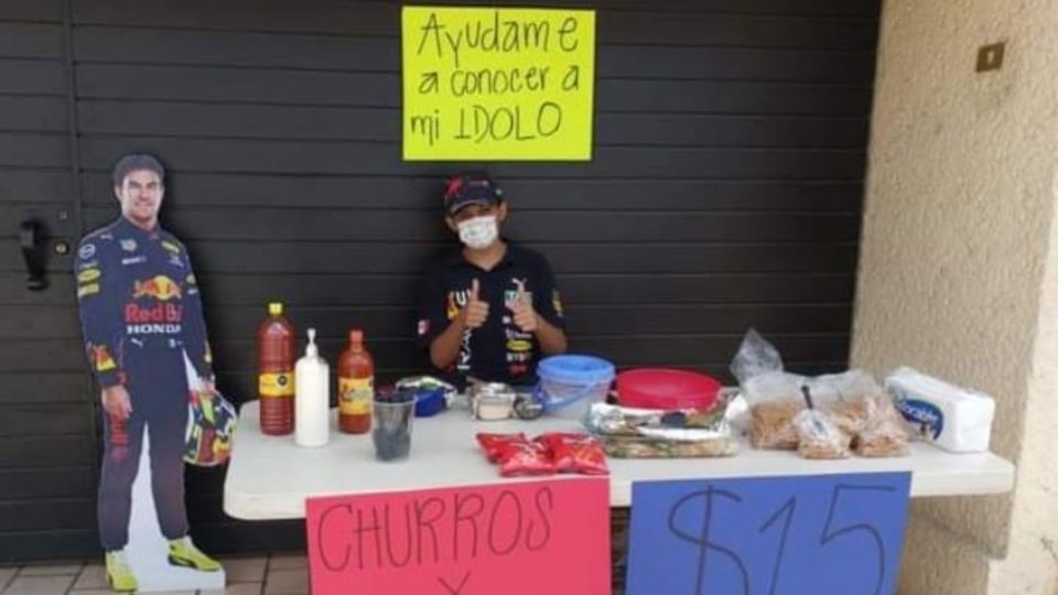 Mati vende dorilocos y churritos a 15 pesos; lleva un año juntando dinero para su boleto.