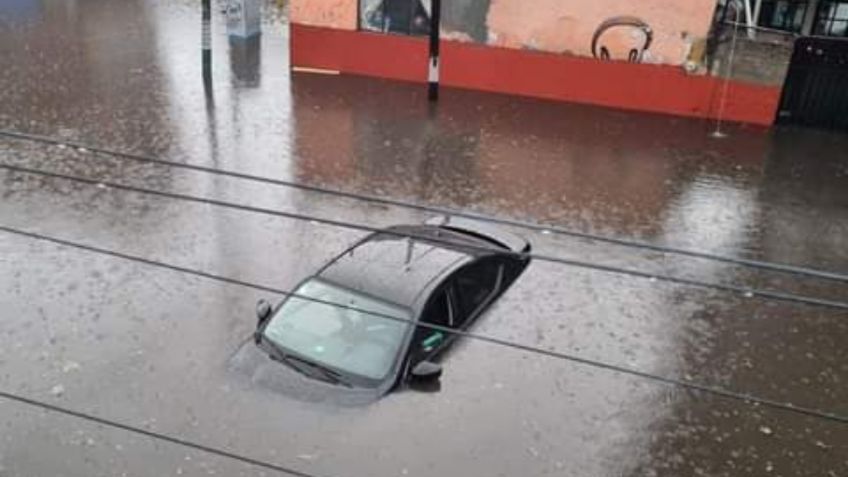 Fuertes corrientes y autos bajo el agua: el saldo de la intensa lluvia en Tlalpan | VIDEOS