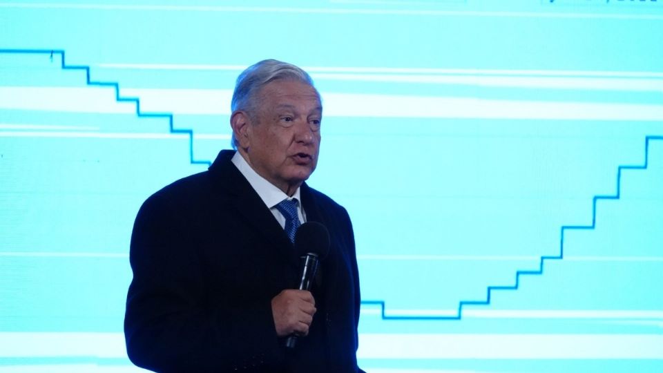 AMLO destacó que la importación de leche servirá para mantener los precios en las lecherías del gobierno federal. FOTO: Cuartoscuro