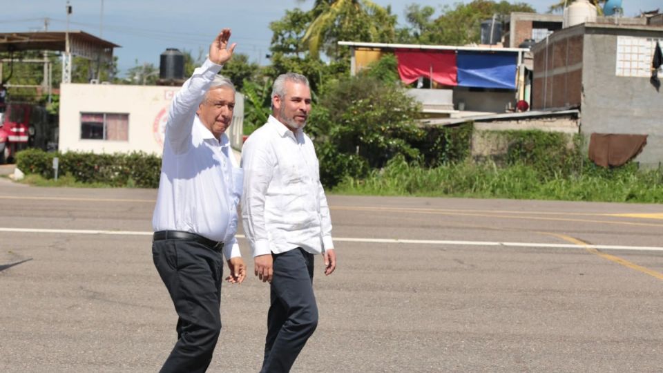 AMLO arribó a Michoacán para supervisar la planta Fertinal, en Lázaro Cárdenas.