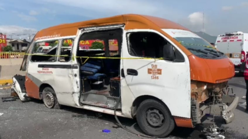 Vuelca camioneta de transporte público en autopista México-Puebla; hay un muerto y varios lesionados