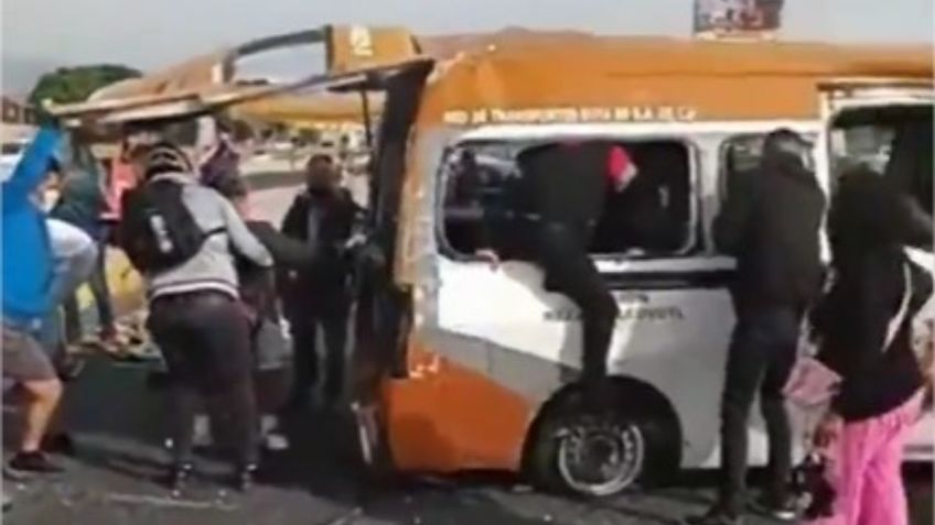 Accidente en México-Puebla: las IMÁGENES de la volcadura de una combi que dejó varios heridos