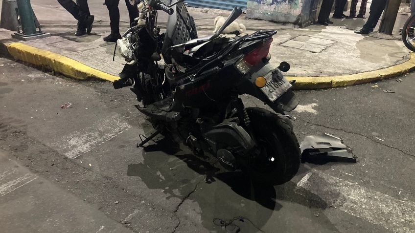 Muere motociclista tras chocar contra un automóvil en la alcaldía Cuauhtémoc; llevaba equipo de protección de ciclista