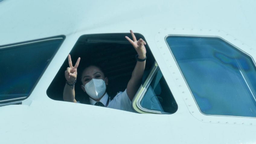 Aerolínea mexicana ofrece becas a mujeres que quieran ser pilotos o sobrecargos