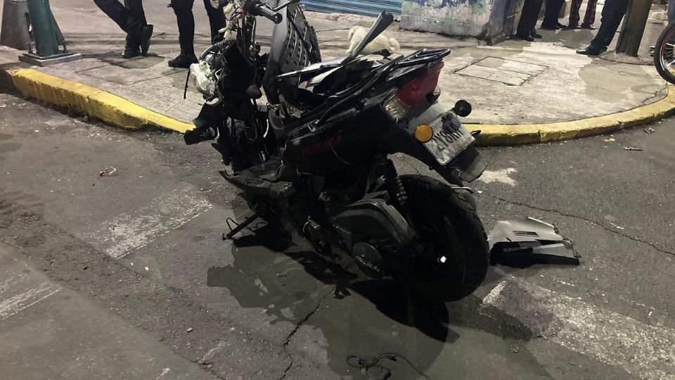 El hombre portaba un casco de ciclista.