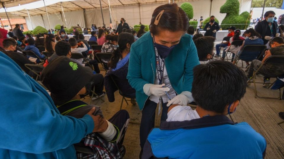 En la CDMX se aplican dosis a menores y de refuerzo a adultos