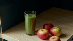 Jugo de espinacas con manzana, ideal para bajar de peso de forma natural