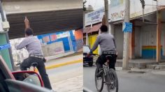 Hombre carga una caguama con la cabeza mientras pasea en bicicleta | VIDEO