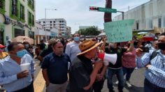 Maestros protestan en zona centro de Villahermosa; exigen pago de aumento salarial