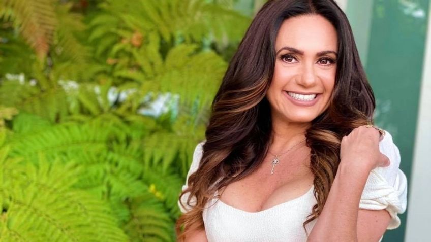 Penélope Menchaca cautiva en coqueto vestido de escote bajo y roba miradas en Instagram | FOTO