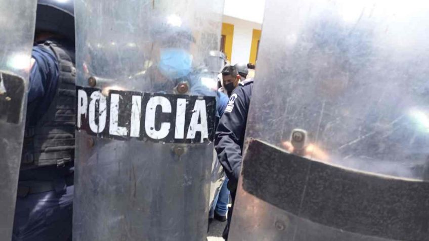 Manifestación de maestros terminan en enfrentamiento en Villahermosa Tabasco