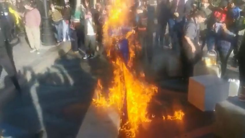 Encapuchadas protestan en el Zócalo; exigen liberación de mujeres detenidas en edificio de la CNDH | VIDEO