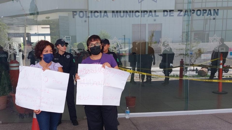 El Colectivo Red de Mujeres Insurgentes se manifestaron afuera de la Comisaría.