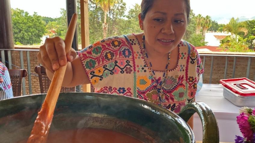 Festival de los 7 moles arranca entre ollas y cazuelas humeantes en Oaxaca