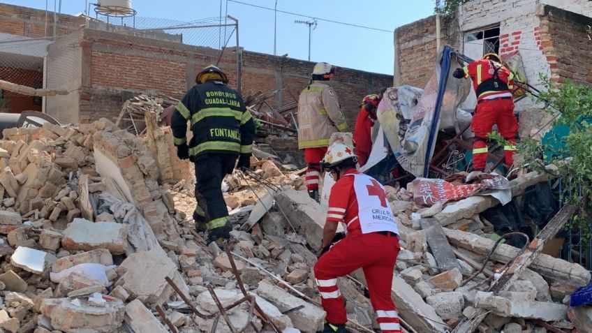 Por acumulación de gas explota vivienda en Guadalajara; muere una persona y siete resultan heridos