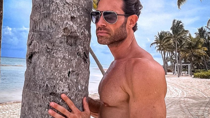 Sebastián Rulli posa desde la playa como Juan Gabriel | FOTO