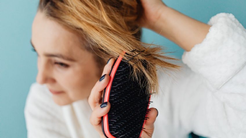 Cepillo de madera, el truco definitivo para evitar el frizz este verano