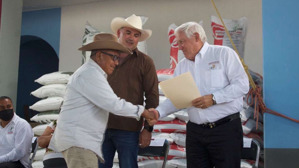 El secretario aseguró que esto es un esfuerzo para priorizar la atención a agricultores de zonas vulnerables y contribuir a incrementar la producción de alimentos.