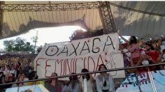 Guelaguetza 2022: Desalojan a la saxofonista María Elena Ríos por manta con la leyenda "Oaxaca Feminicida"