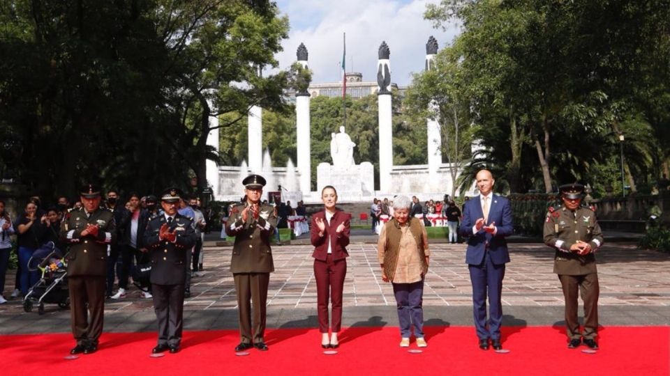 La jefa de gobierno inauguró la exposición “Ejército y Fuerza Aérea, más cerca de ti”