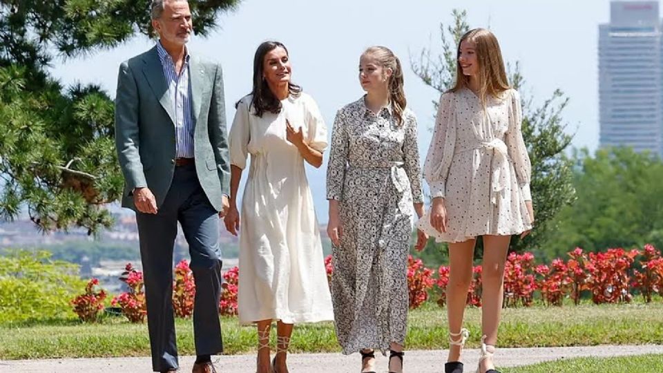 Las alpargatas son los básicos de la reina Letizia y sus hijas, Leonor y Sofía.