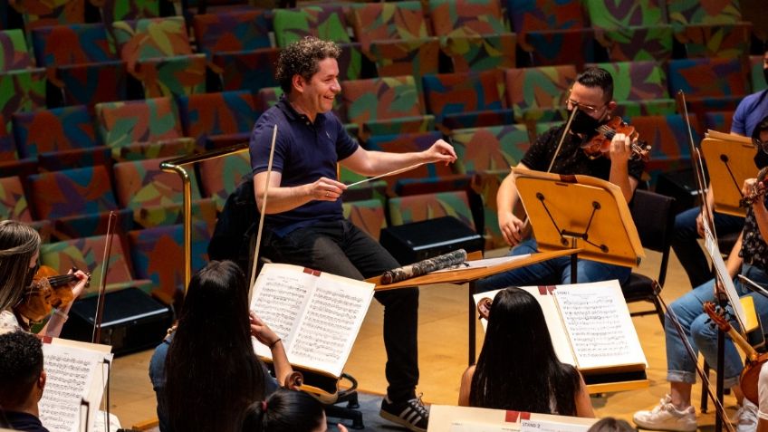 Director de orquesta Gustavo Dudamel transmite poder de la música a los jóvenes