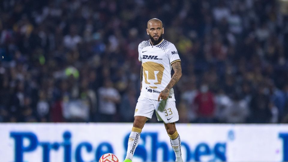 Alves se mostró impresionado y contento por el recibimiento que le hizo la afición universitaria