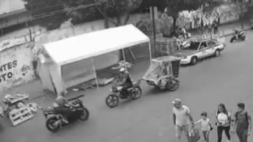 VIDEO: Así fue el impactante choque entre un motociclista y un Mototaxi en Azcapotzalco