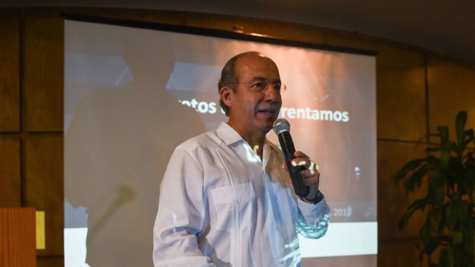 AMLO mostró las pensiones de varios expresidentes, entre ellos el de Felipe Calderón.