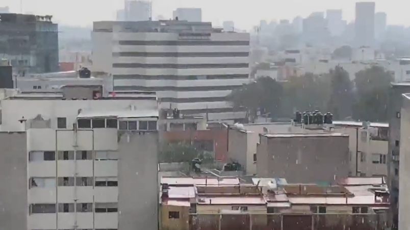 Llueve en las zonas centro, poniente y sur de la capital.