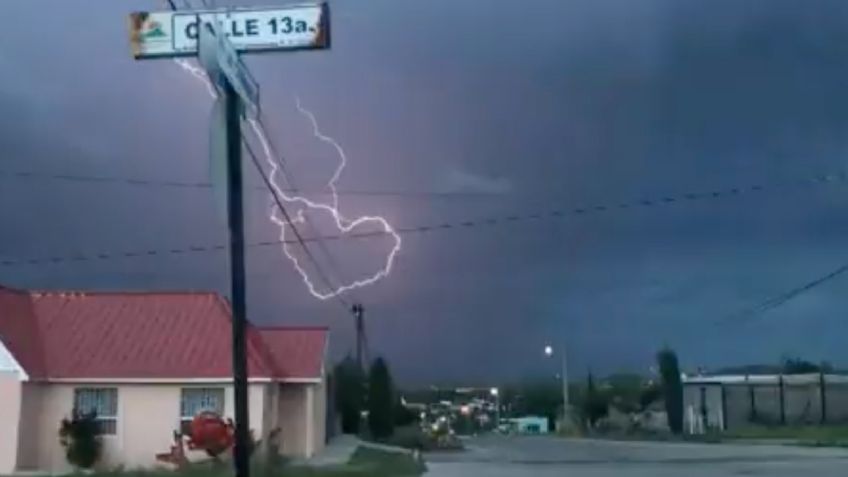 Chihuahua: Momento exacto en que un rayo forma un corazón en el cielo | Video