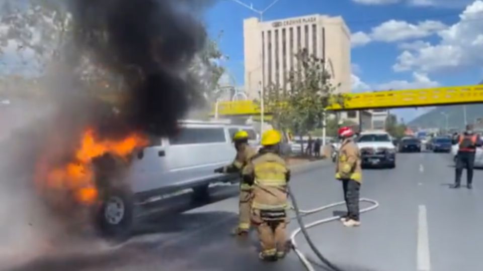 Afortunadamente los jóvenes salieron a tiempo de la limusina y nadie resultó herido