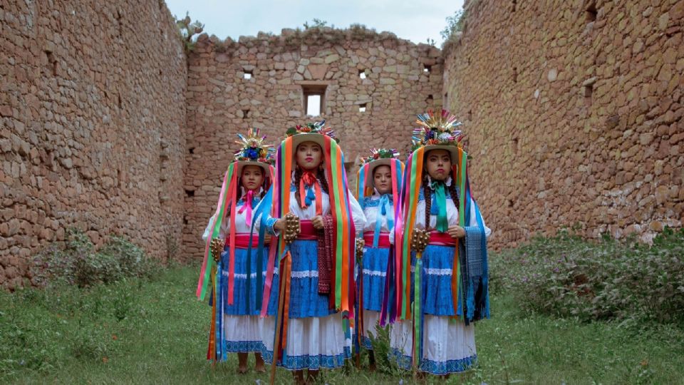 Esta obra habla de los orígenes de una comunidad