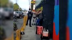 Policías municipales de Nezahualcóyotl agreden a repartidor; podrían ser sancionados 