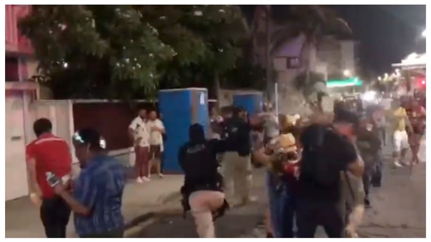 VIDEO muestra el momento exacto en que policías de Veracruz rocían con gas pimienta a periodistas en Carnaval