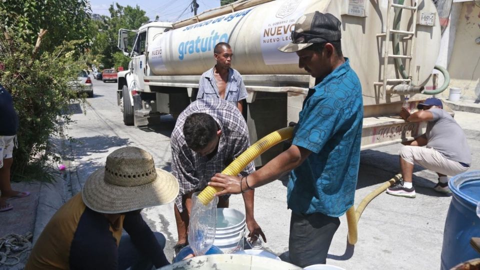 “En el Gobierno del Estado y en Agua y Drenaje estamos haciendo nuestro mayor esfuerzo para llevar el agua'.