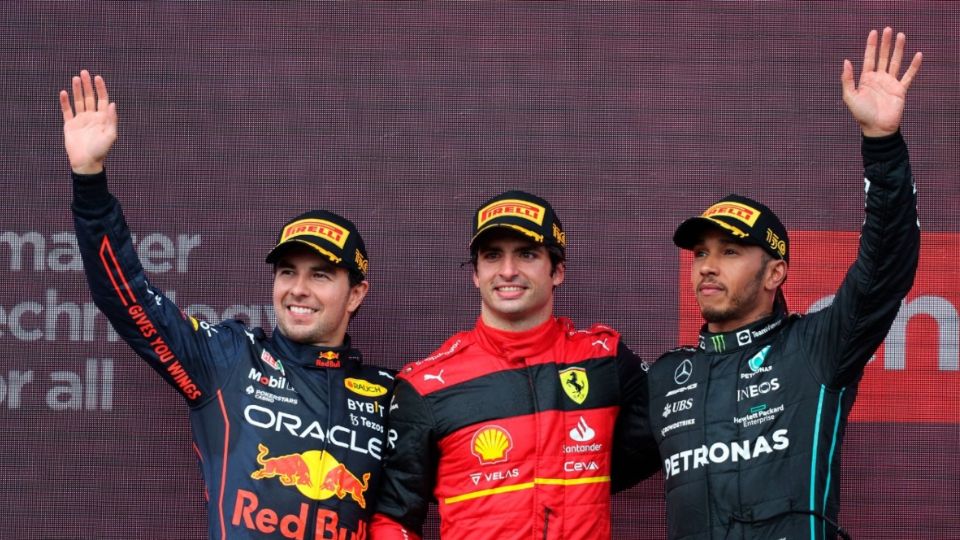 Pérez, Sainz y Hamilton en el podio del Gran Premio de Gran Bretaña.