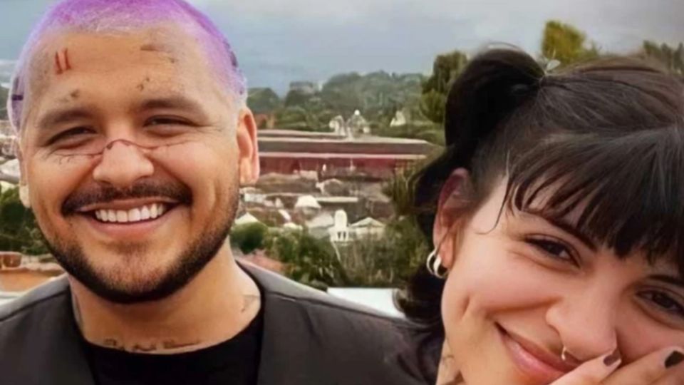 Nodal fue captado en video declarando su amor a Cazzu. FOTO: Especial