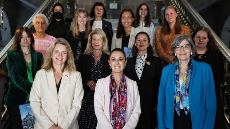 En el evento estuvieron presentes las embajadoras en México de Reino de Noruega, Ragnhild Imerslund; de la República de Austria, Elisabeth Kehrer; de la República de Colombia, Ángela Mercedes Ospina De Nicholls; de la República de Finlandia, Päivi Pohjanheimo; de Irlanda, Maeve Von Heynitz; y de Ucrania, Oksana Dramaretska. 