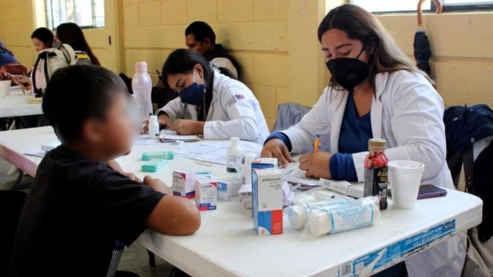 Se le indicó seguimiento clínico y epidemiológico por 21 días a la paciente y a sus contactos