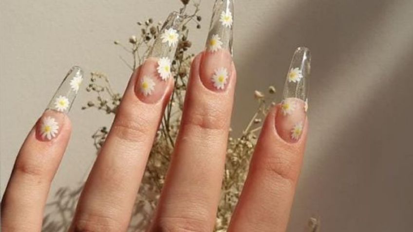 Las uñas transparentes arrasan como la tendencia preferida para otoño 2022