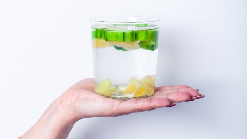 Agua infusionada de menta y pepino: Remedio para olvidar problemas digestivos