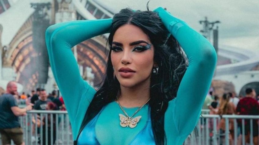 Kimberly Loaiza y Karol G paralizan en Tomorrowland con sus atuendos; así ondearon las  banderas de México y Colombia