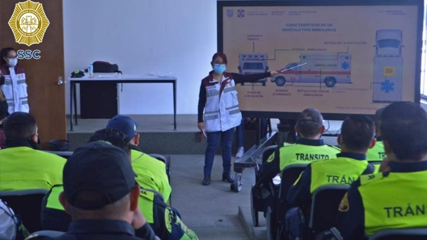 CDMX: Capacitan a policías de tránsito para identificar ambulancias patito