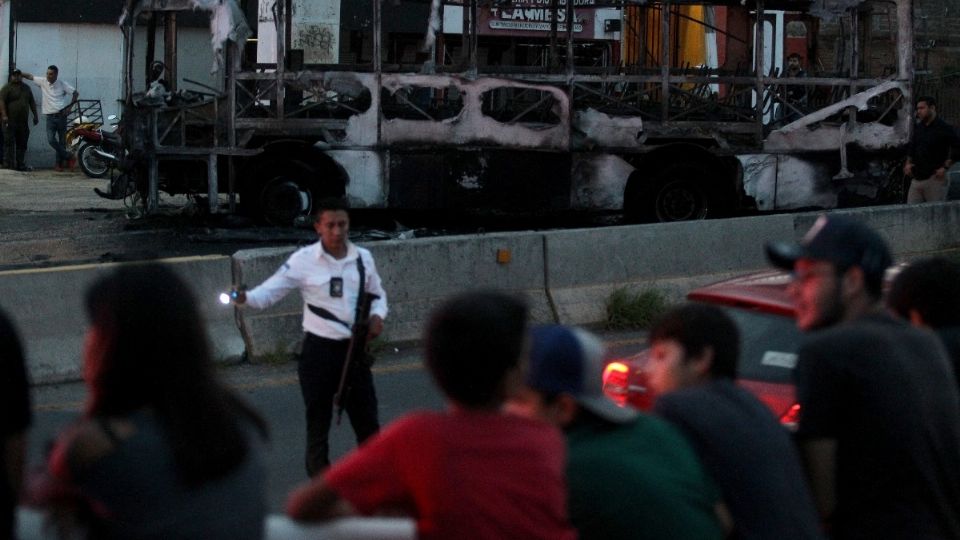 La noche del martes se registraron incendios de comercios y vehículos en al menos siete municipios.