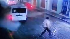 VIDEO | Se derrumba la fachada de casona y casi aplasta a un hombre en Campeche