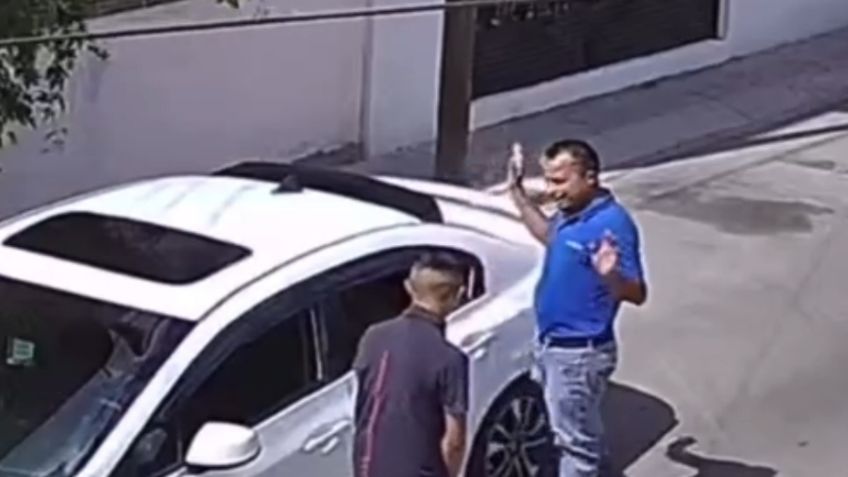 En lugar de darle un auto, vendedor le apunta una pistola a su cliente y le roba 100 mil pesos